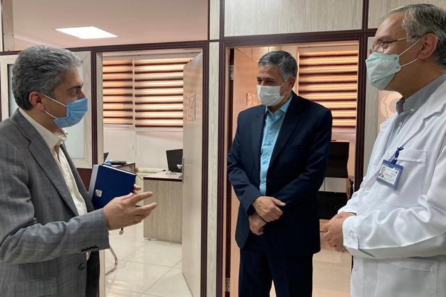 بازدید معاون پژوهشی وزیر بهداشت ازمرکز پیشرفته جراحی های فک و صورت دانشگاه در بیمارستان شریعتی  